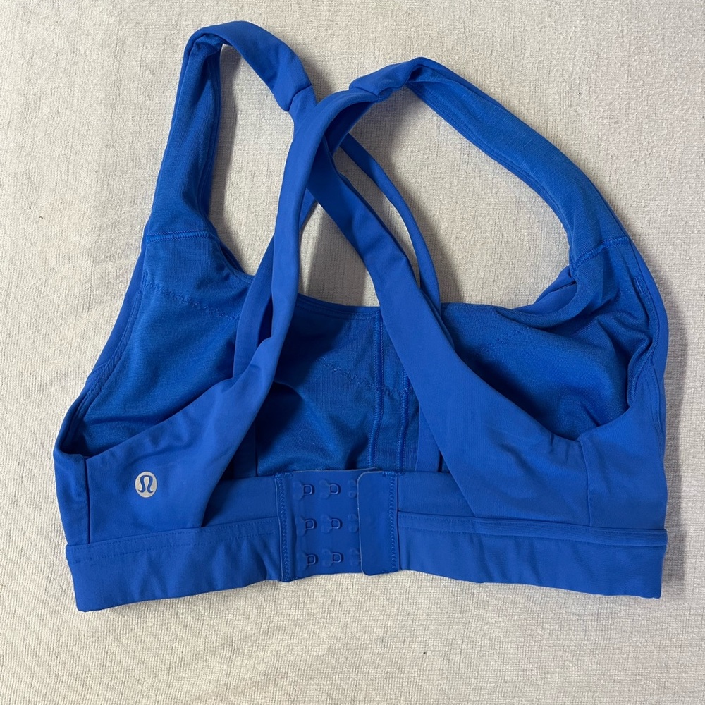EUC Lululemon Stash It Sports Bra blue size 4 adjustable band